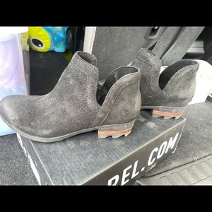 Sorel Black suede booties, NIB
